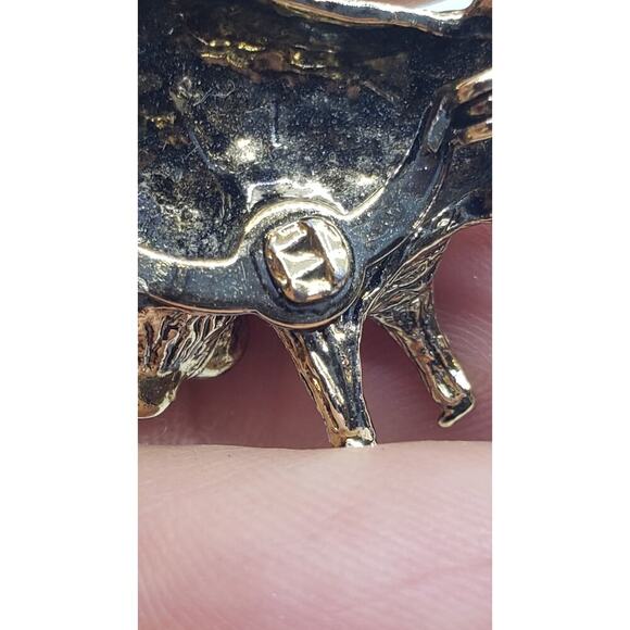 Vintage Bull Brooch Pin Gold Tone Green Rhinestone Eyes Signed E Figurine - Picture 5 of 7